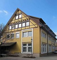 Der Nord-Ost-Flügel des Rathauses
                              in Teningen